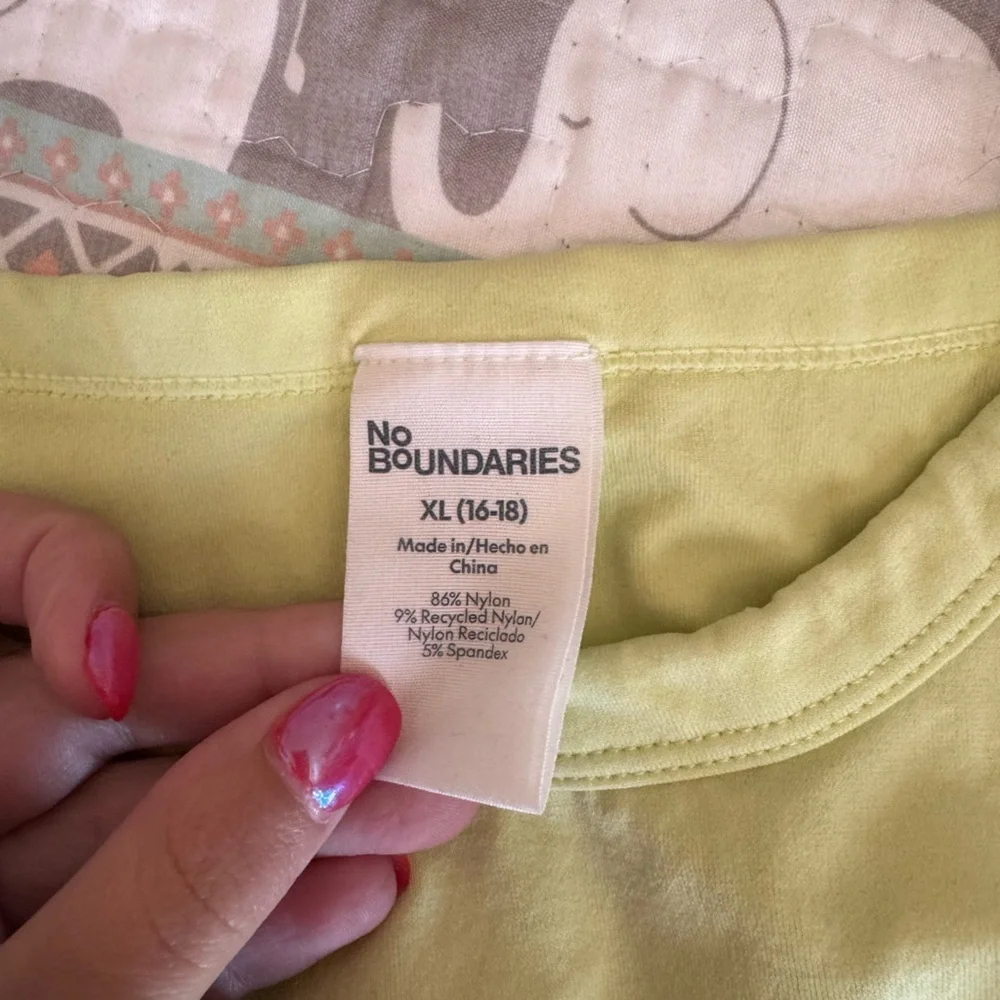 No Boundaries Crop Top - Picture 3 of 3